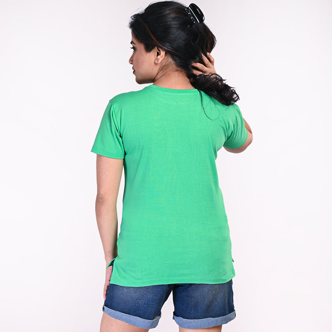 STYLOOO Women's Green Snoopy Graphic T-Shirt - Casual Peanuts Cartoon Tee