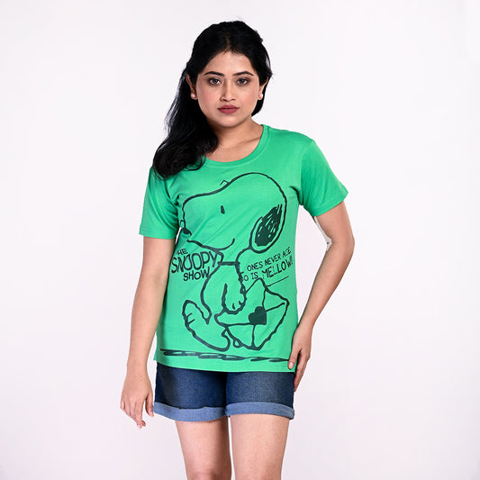 STYLOOO Women's Green Snoopy Graphic T-Shirt - Casual Peanuts Cartoon Tee