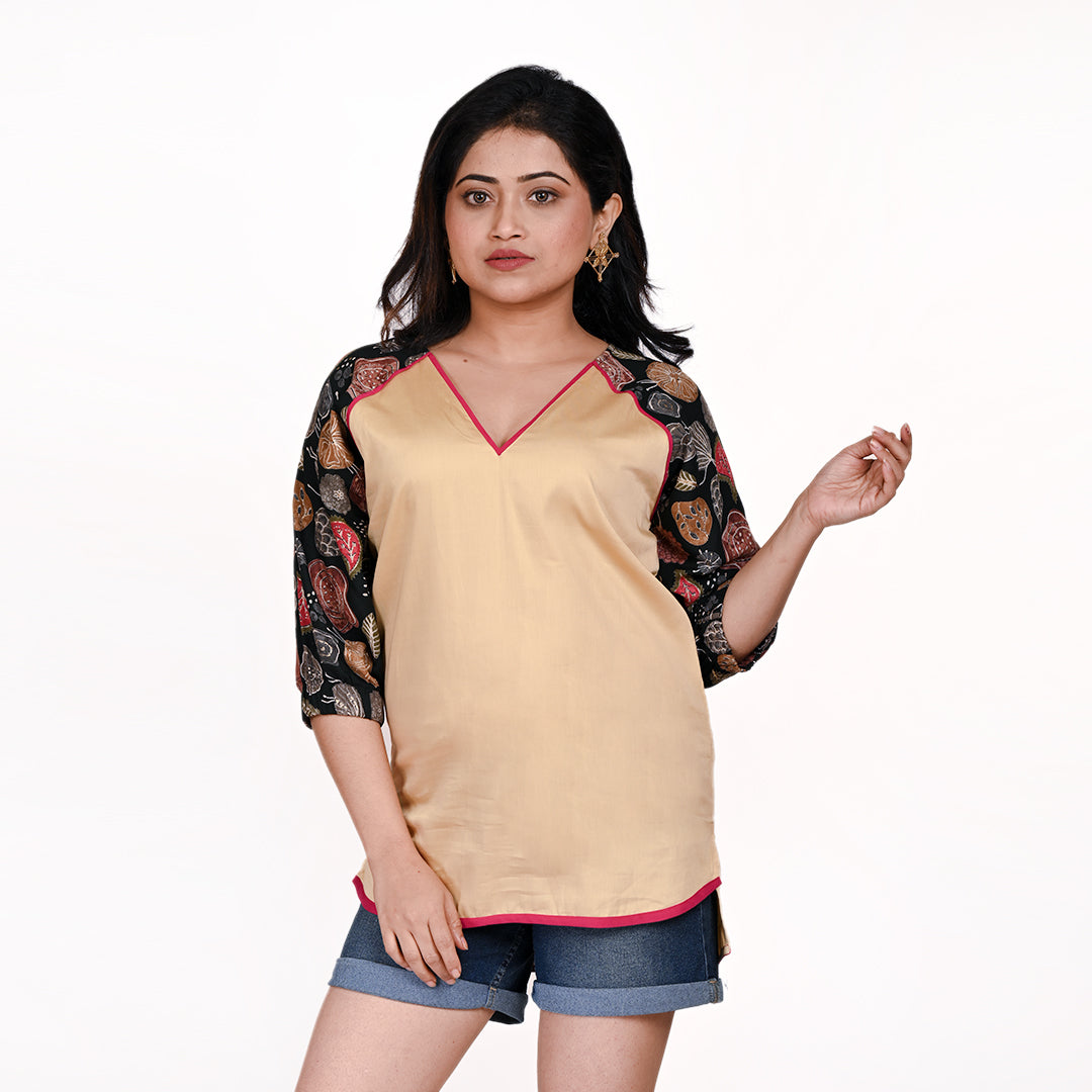 STYLOOO Women's Beige Printed Sleeve Top - V-Neck 3/4 Sleeve Casual Tunic
